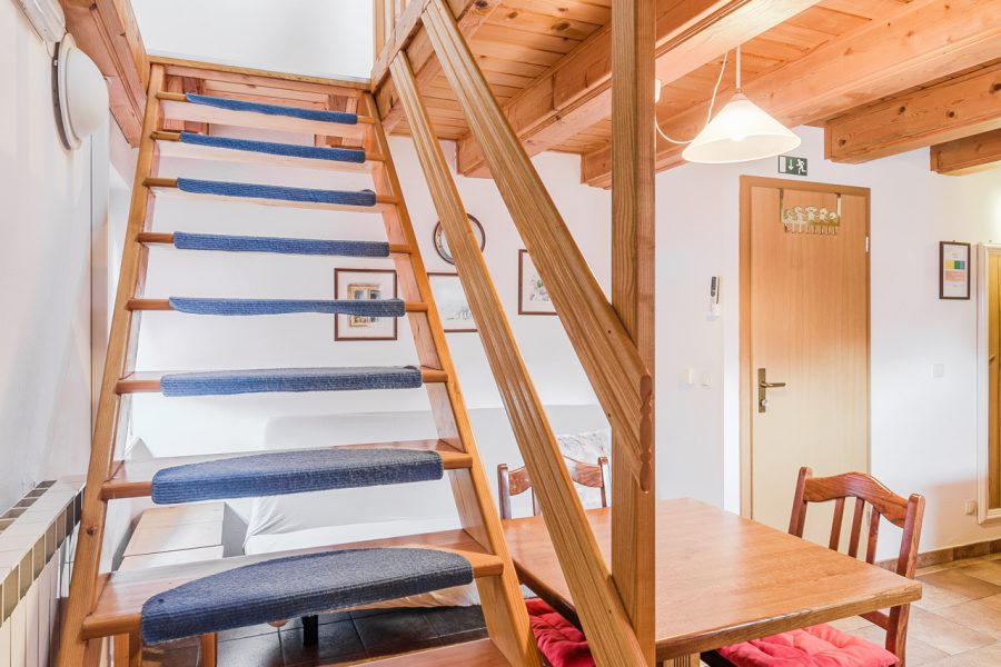 Hisa_Hosnar-APP1-WEB-Stulc_Zornik_Photography-10