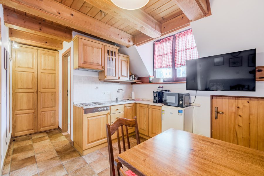 Hisa_Hosnar-APP1-WEB-Stulc_Zornik_Photography-3