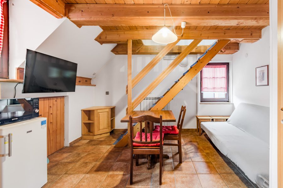 Hisa_Hosnar-APP1-WEB-Stulc_Zornik_Photography-7