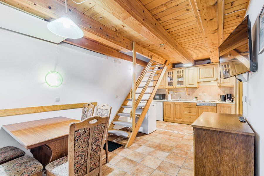 Hisa_Hosnar-APP3-WEB-Stulc_Zornik_Photography-1