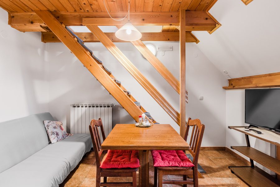 Hisa_Hosnar-APP4-WEB-Stulc_Zornik_Photography-1