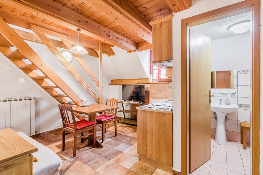 Hisa_Hosnar-APP4-WEB-Stulc_Zornik_Photography-2