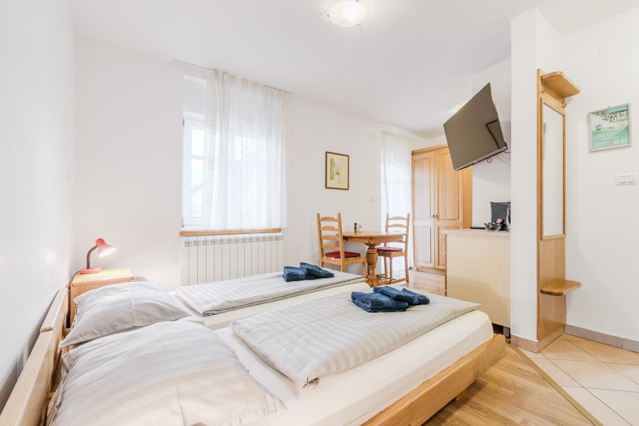 Hisa_Hosnar-APP5-WEB-Stulc_Zornik_Photography-2